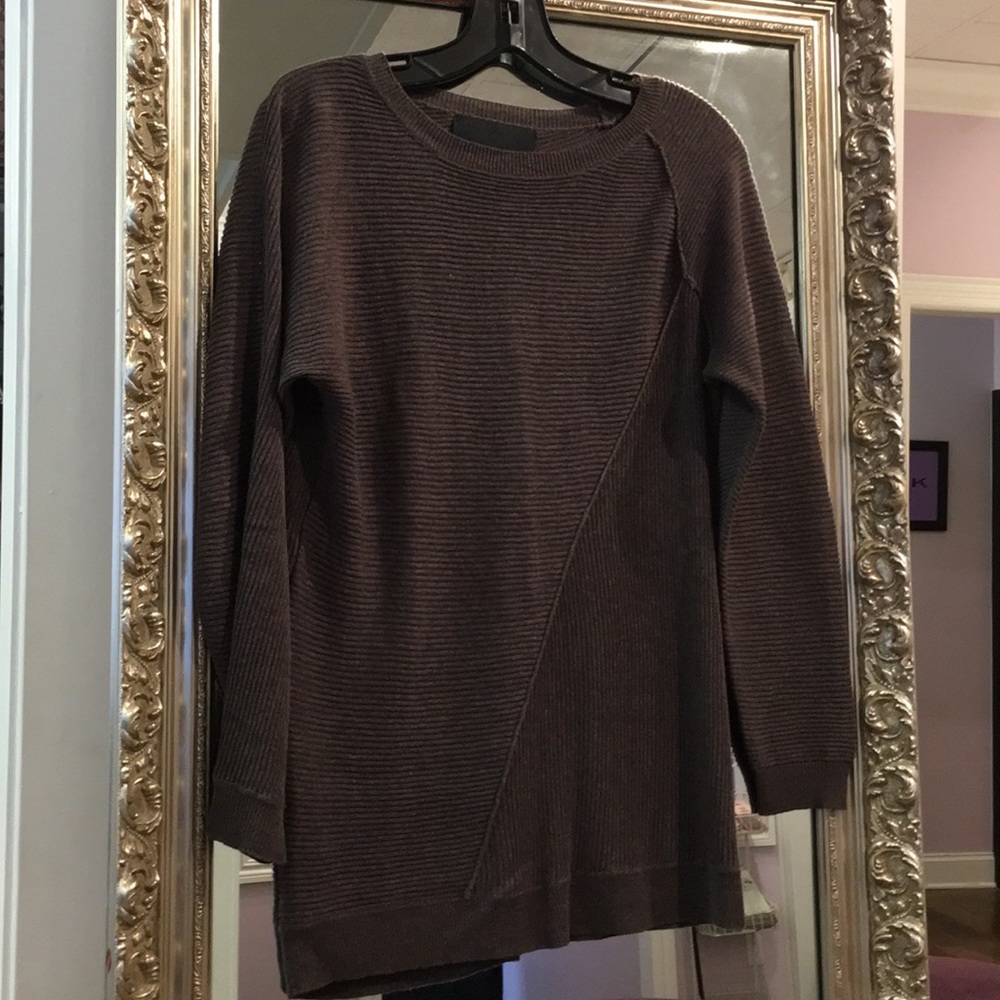 Line asymmetrical knit sweater
